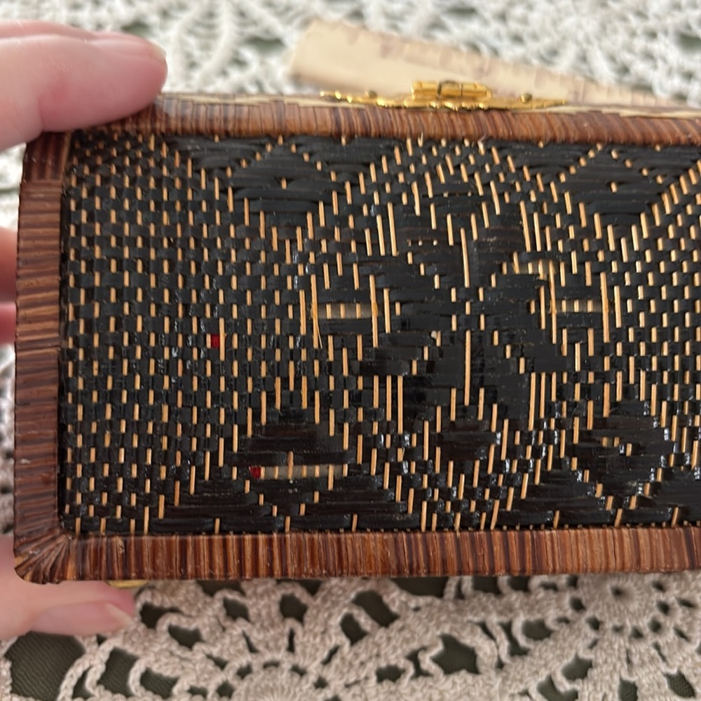 Coin purse rattan bamboo vintage. Inside is very clean!! - Picture 10 of 12